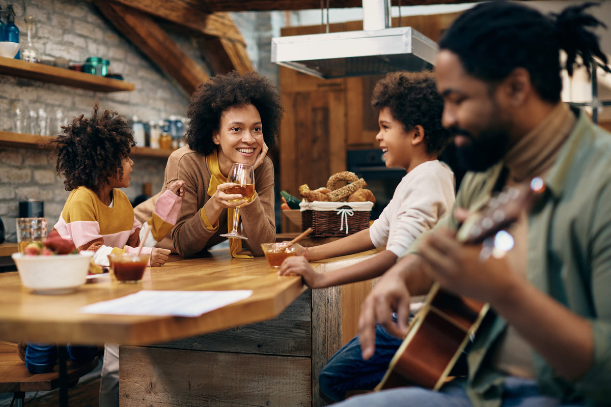 ¿Cómo hacer colaboraciones que atraigan más clientes a tu cafetería?