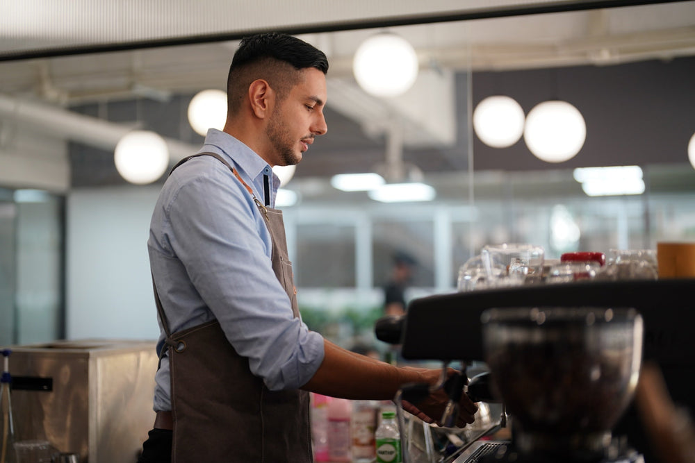 ¿Qué es un barista y qué hace realmente detrás de una buena taza de café?