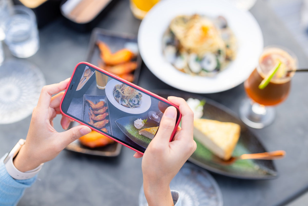 TikTok e Instagram para restaurantes: cómo atraer más clientes sin convertirte en creador de contenido profesional