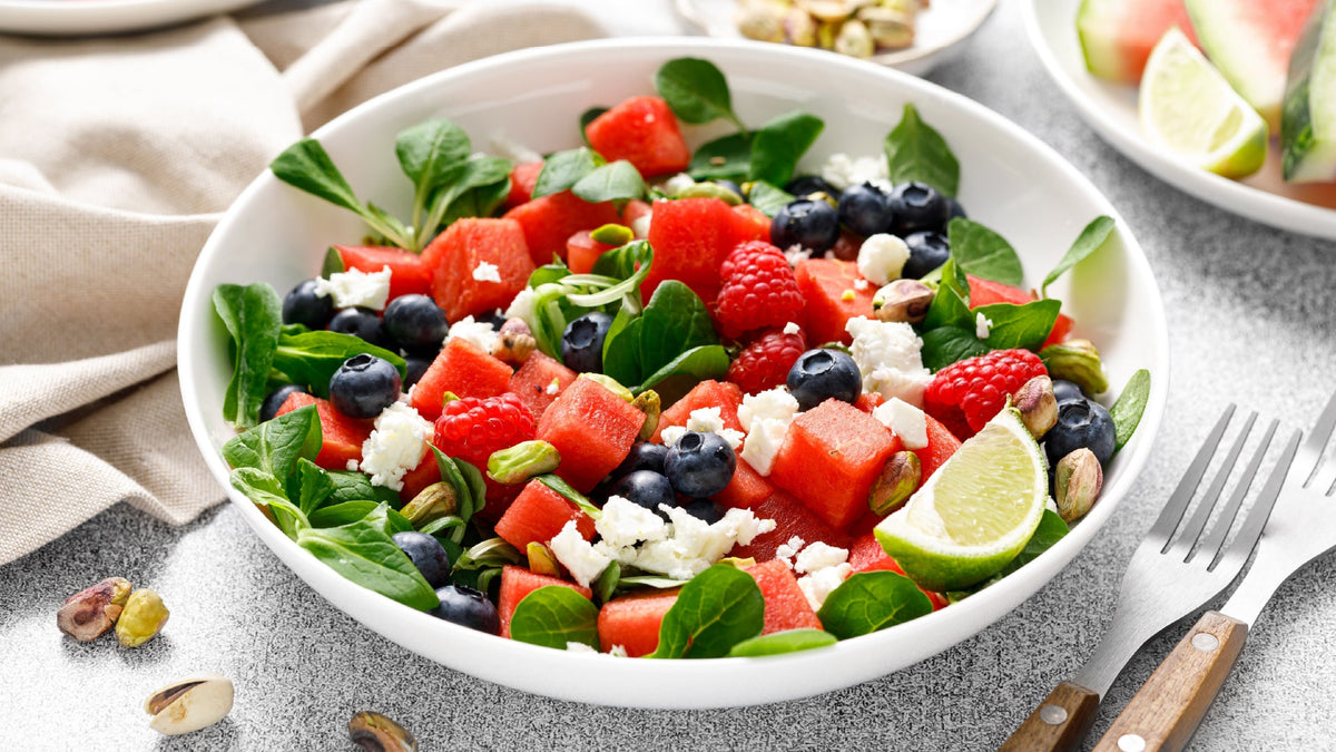 Ensalada de sandía con queso panela y blueberries