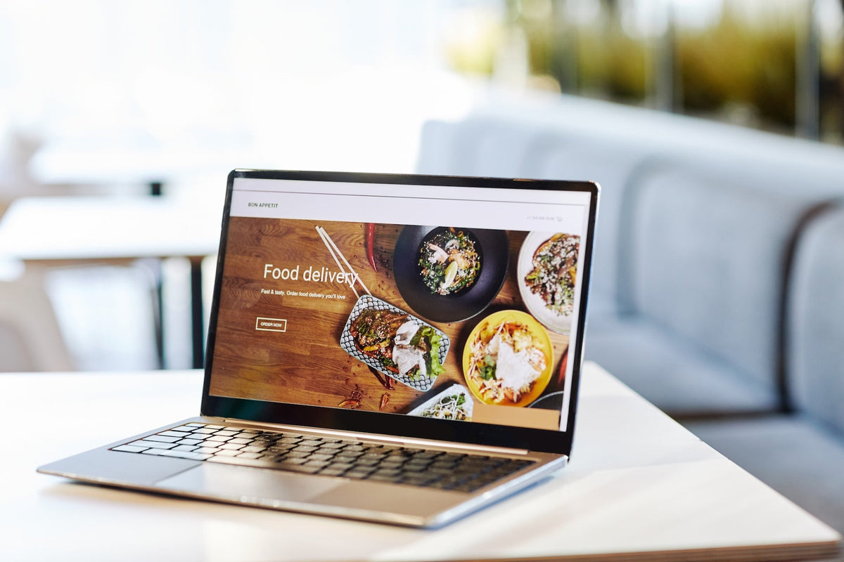 Básicos para tu sitio web: lo que no puede faltar en la página de tu restaurante o cafetería