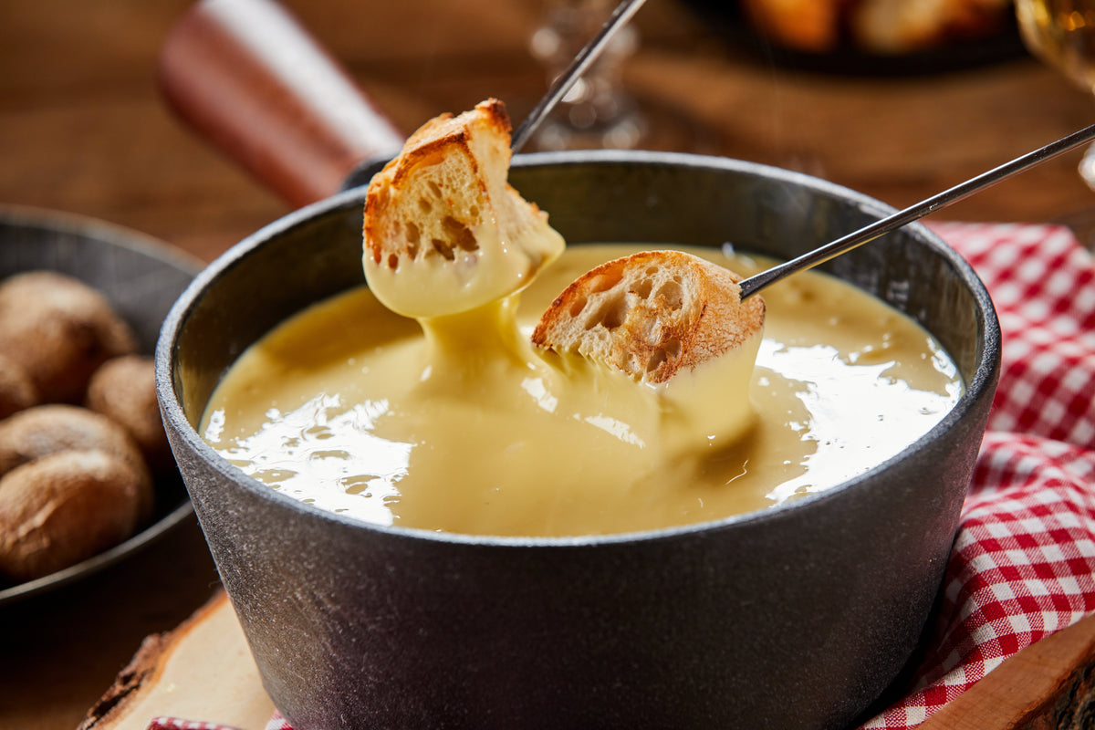 El encanto de la raclette: de dónde viene y cómo se prepara