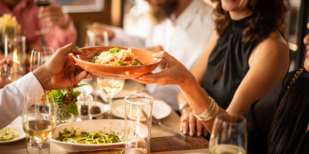Cenas de grupo en restaurante un menú que la cocina sí puede servir